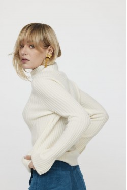 Soft white Cashmere handmade sweater side