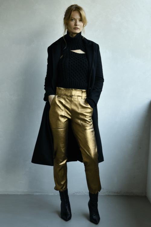 pantalon en cuir doré 1